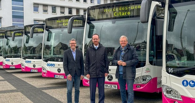 (v.l.n.r.) Dirk Wöltje (stellv. Aufsichtsratsvorsitzender der VHP), Holger Waldhausen (Geschäftsführer der VHP) und Dirk Adomat (Landrat)